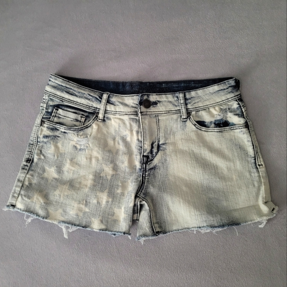 Delia's Star Taylor Low-Rise, Acid Wash, Distressed Jean Shorts, Size 5/6